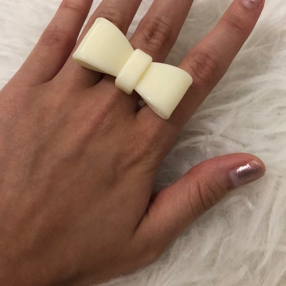 Bow Ring - Picture 1 of 4